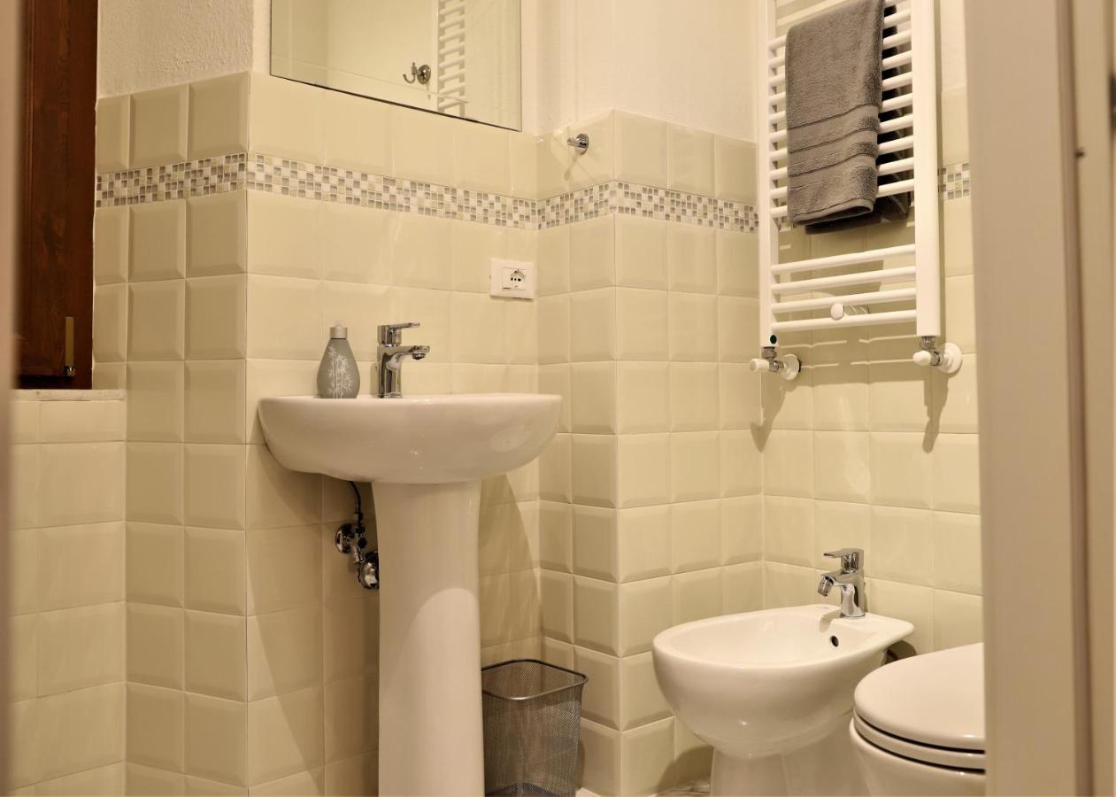 Monti Guesthouse Monti di Licciana Nardi Szoba fotó